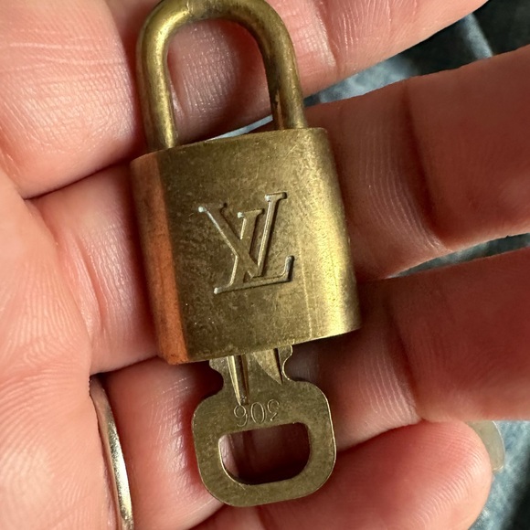 LV lock and key - Picture 3 of 3